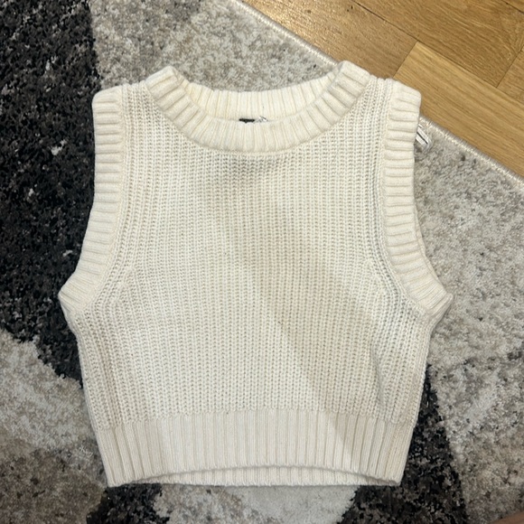 Forever 21 Sweaters - sweater vest